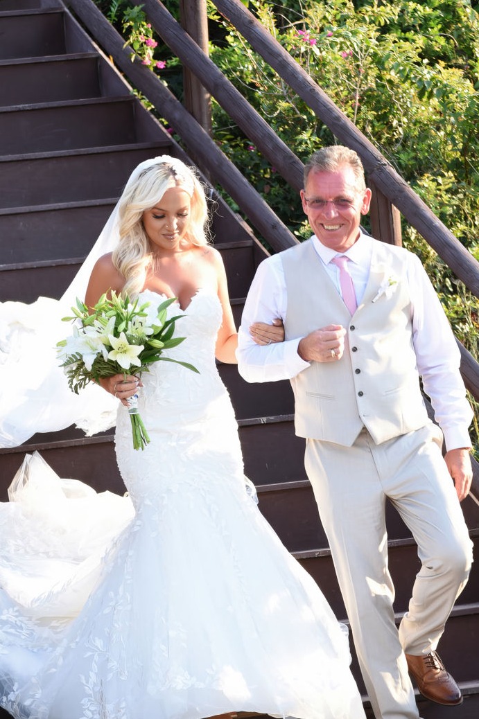 bride and groom at the wedding ceremony 
